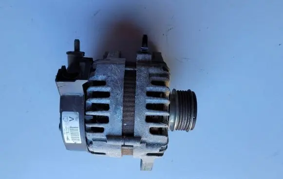 KIA Rio Generator/alternator 373002A950 135V120A 2617561