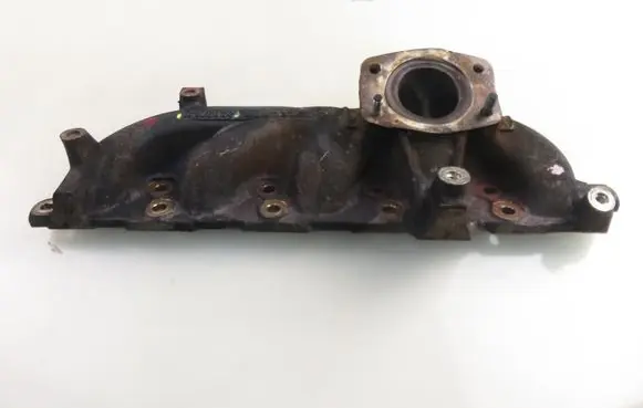 Volvo V70 Exhaust manifold 30637921