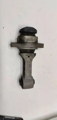 KIA Carens III Engine mount bracket 21950a4400
