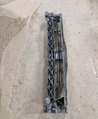 Opel Vivaro Front bumper mounting bracket 620300101R