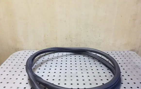 Ford Mondeo MK V Rear door rubber seal (on body) 