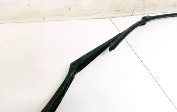 Skoda Octavia Mk2 (1Z) Front wiper blade arm 1Z1955409A