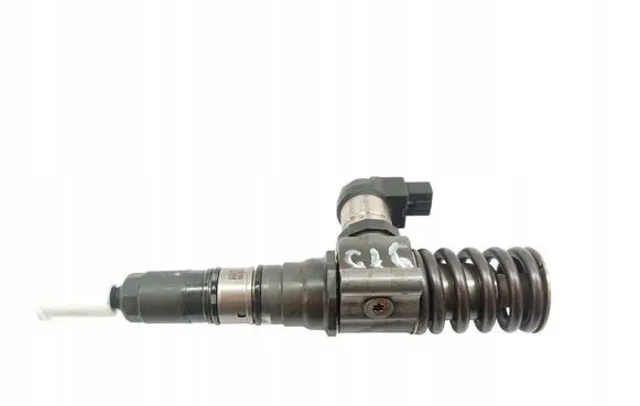 Volkswagen PASSAT B6 Fuel injector 03G130073S