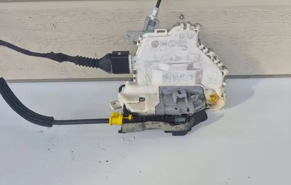 Audi A4 S4 B8 8K Front door lock 8J1837015C