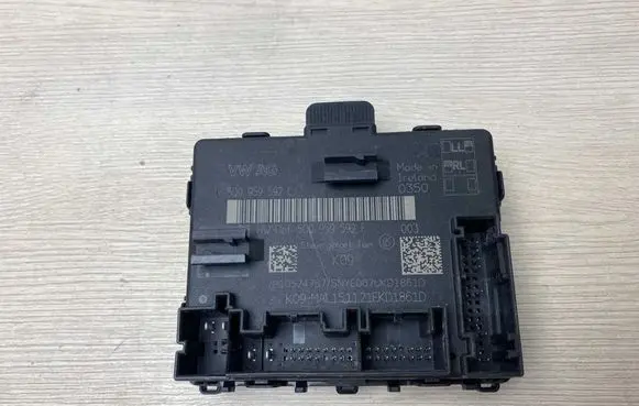 Volkswagen PASSAT B8 Door control unit/module 5Q0959592L