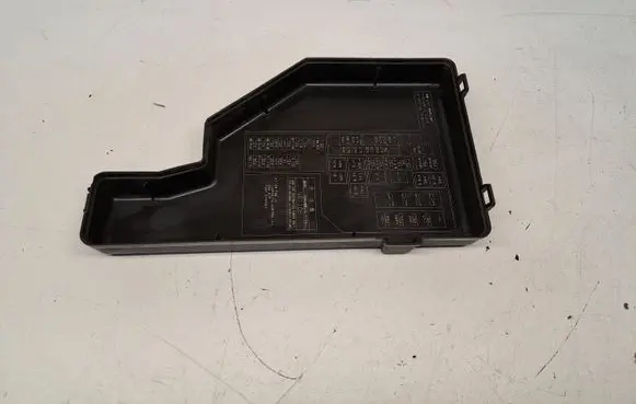 Toyota Prius (XW20) Fuse box cover 8644YA1