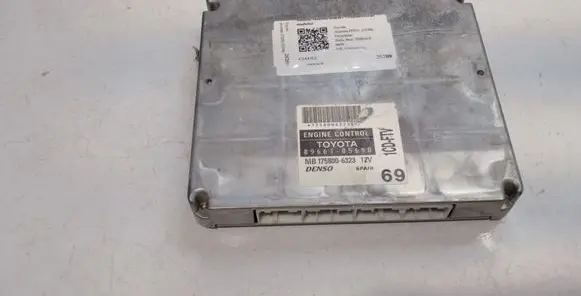 Toyota Avensis T250 Engine control unit/module 8966105690 MB1758006323