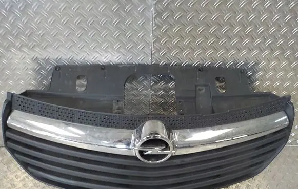 Opel Vivaro Front bumper upper radiator grill