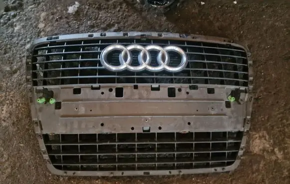Audi A8 S8 D3 4E Front bumper upper radiator grill 4E0853651AE