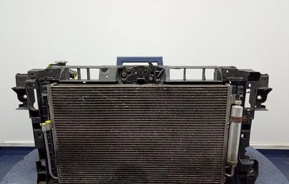 Nissan Altima Front bodywork piece 