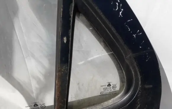 Hyundai Lantra II Rear vent window glass 