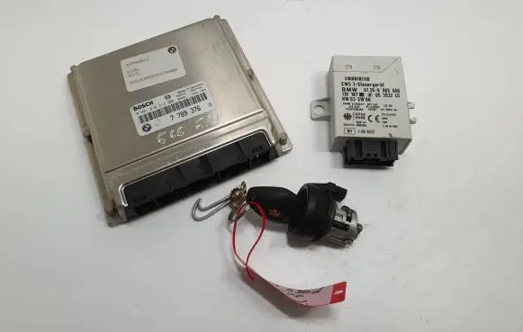 BMW 5 E39 Engine ECU kit and lock set 7789376 13617789376 13617790220