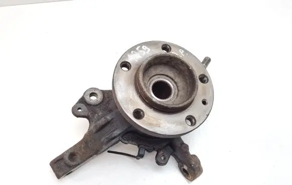 Nissan NV400 Front wheel hub
