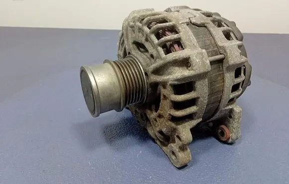 Volkswagen Golf Sportsvan Generator/alternator 04E903024S