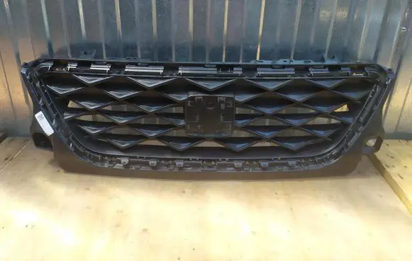Seat Arona Front bumper upper radiator grill 6F9853654H