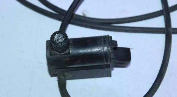 Hyundai Santa Fe Windscreen/windshield washer pump 9851026100