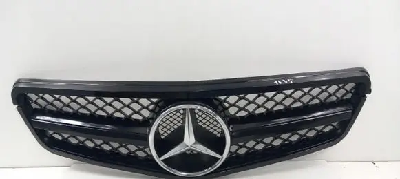 Mercedes-Benz C AMG W204 Front bumper upper radiator grill