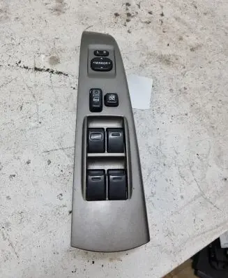 Toyota Prius (XW20) Electric window control switch 8482047050