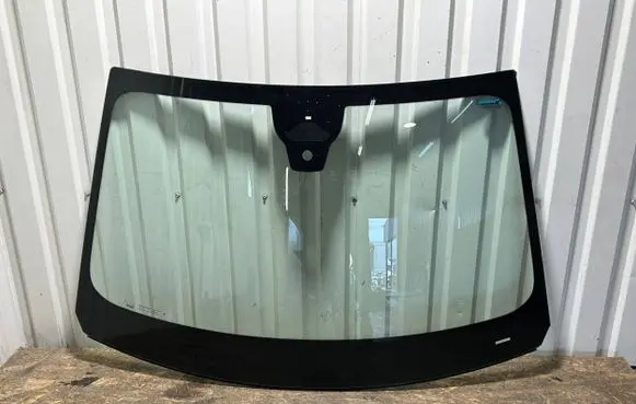 Peugeot 308 Front windscreen/windshield window 9831008080 30240