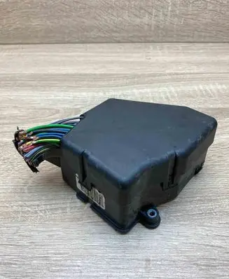 Volkswagen PASSAT B5 Fuse box set 2347848 AU0A052