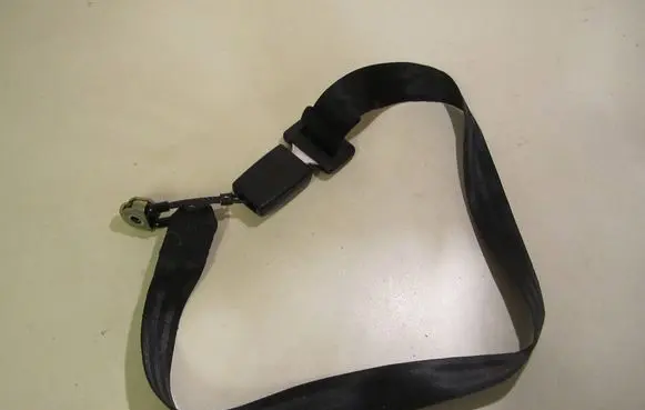 Volkswagen Golf IV Middle seatbelt (rear) 1J0857487E 00212 33026559