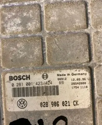 Volkswagen PASSAT B4 Engine control unit/module 028906021CK 28SA2888 0281001423
