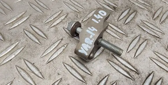 Toyota Yaris Fuel Injector clamp holder 
