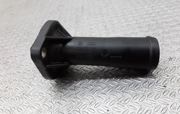 Volkswagen Golf IV Engine coolant pipe/hose 038121121