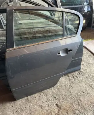 Opel Astra H Rear door