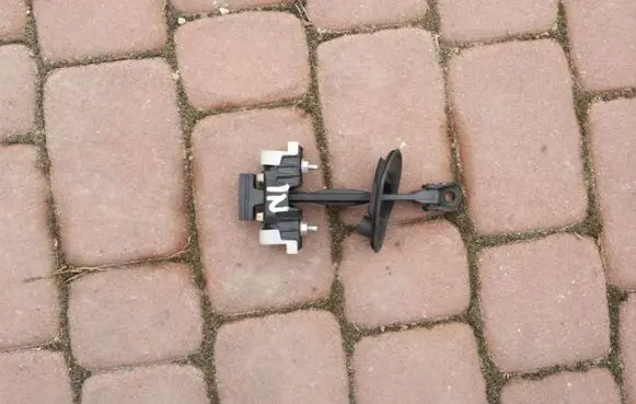 Opel Insignia A Front door check strap stopper 