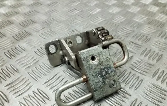 Volkswagen Golf V Front door lower hinge 1K0831412H