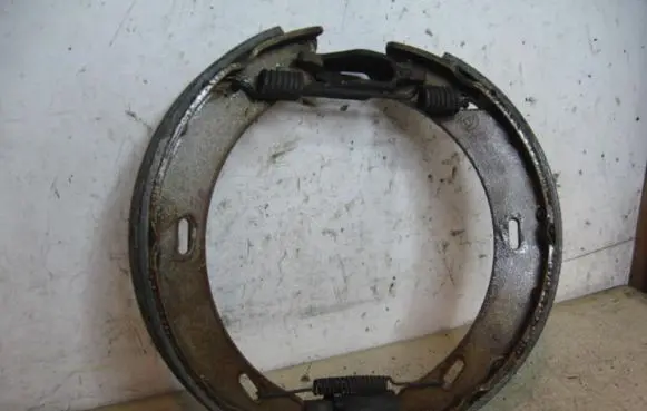 Mercedes-Benz E W124 Handbrake/parking brake pads 