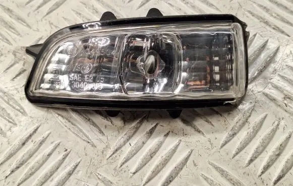 Volvo V50 Mirror indicator light 8679775 4040047