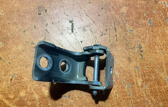 Citroen C4 II Front door upper hinge