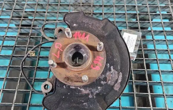 Suzuki Swift I Front wheel hub spindle knuckle IMPRK1411469