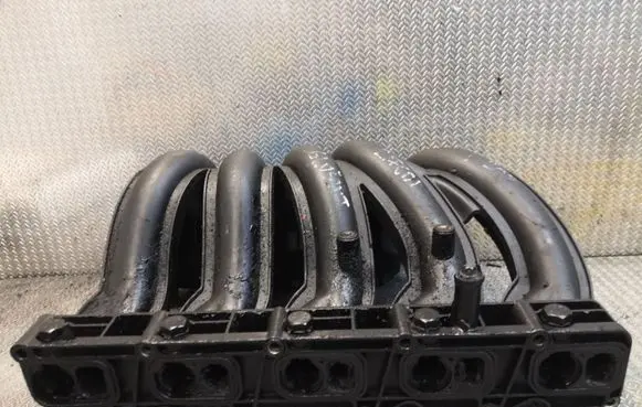 Mercedes-Benz C W203 Intake manifold 6120903537 A6120903537