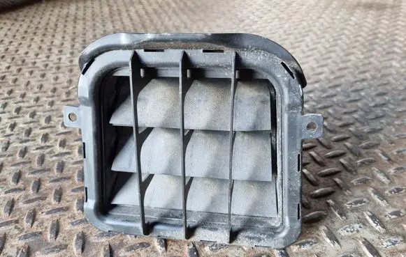 Audi A5 8T 8F Quarter panel pressure vent 8K0819161C