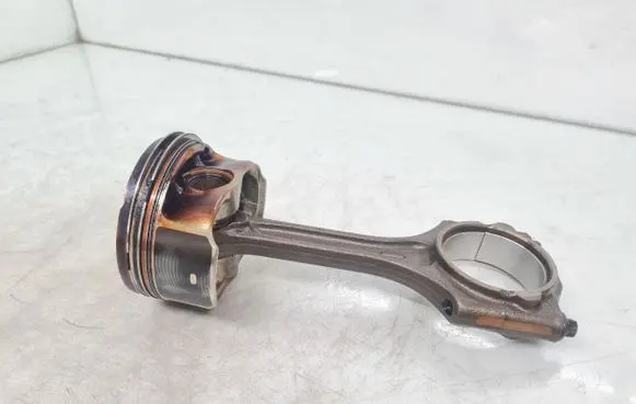 Volvo XC70 Piston with connecting rod