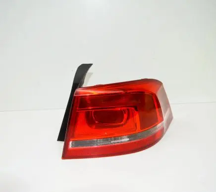 Volkswagen PASSAT B7 Rear/tail lights 90010184