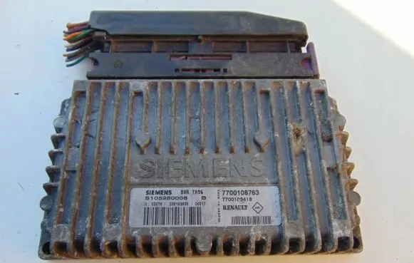 Renault Scenic I Engine control unit/module 7700108763