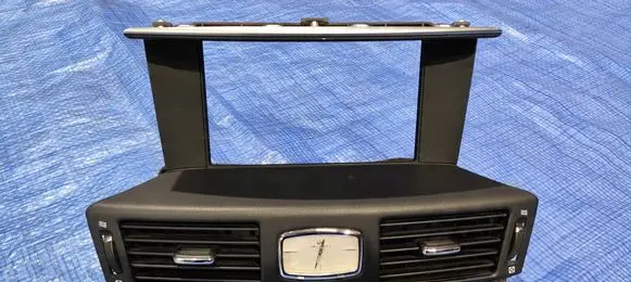 Infiniti G35 Dash center air vent grill