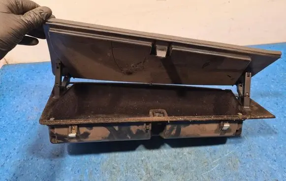 Volkswagen Sharan Glove box 7M3858337E