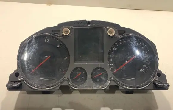 Volkswagen PASSAT B6 Speedometer (instrument cluster) 3C0920871K V0002000