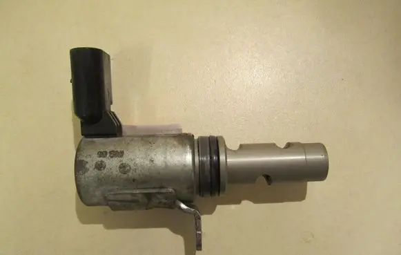 Volkswagen Golf VI Camshaft vanos timing valve 03C906455A