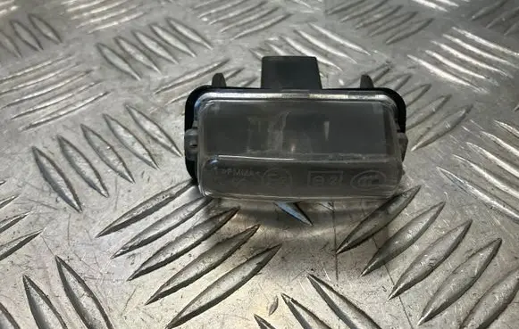 Toyota Avensis T270 Number plate light