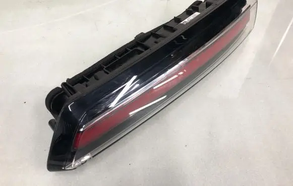 Opel Mokka B Tailgate rear/tail lights 9833944480