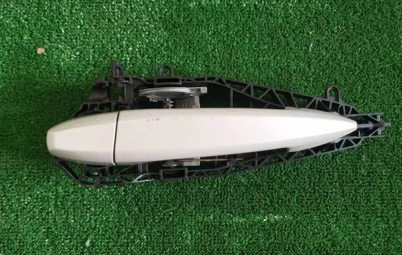 BMW 2 F46 Rear door exterior handle/bracket 7401209