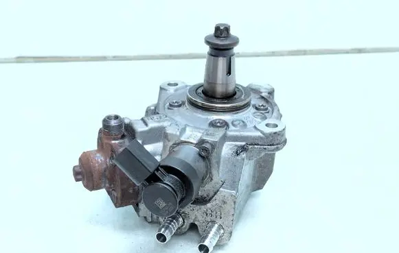 BMW 3 E92 E93 Fuel injection high pressure pump 7810696 0445010517 0928400798