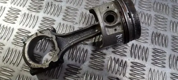 Nissan Primera Piston with connecting rod