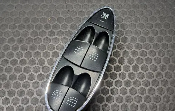 Mercedes-Benz E W211 Electric window control switch A2118213679